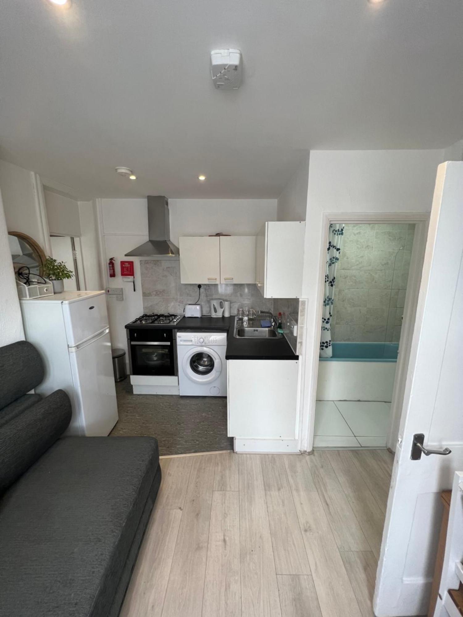 Miles 4Floor Apartment ลอนดอน ภายนอก รูปภาพ